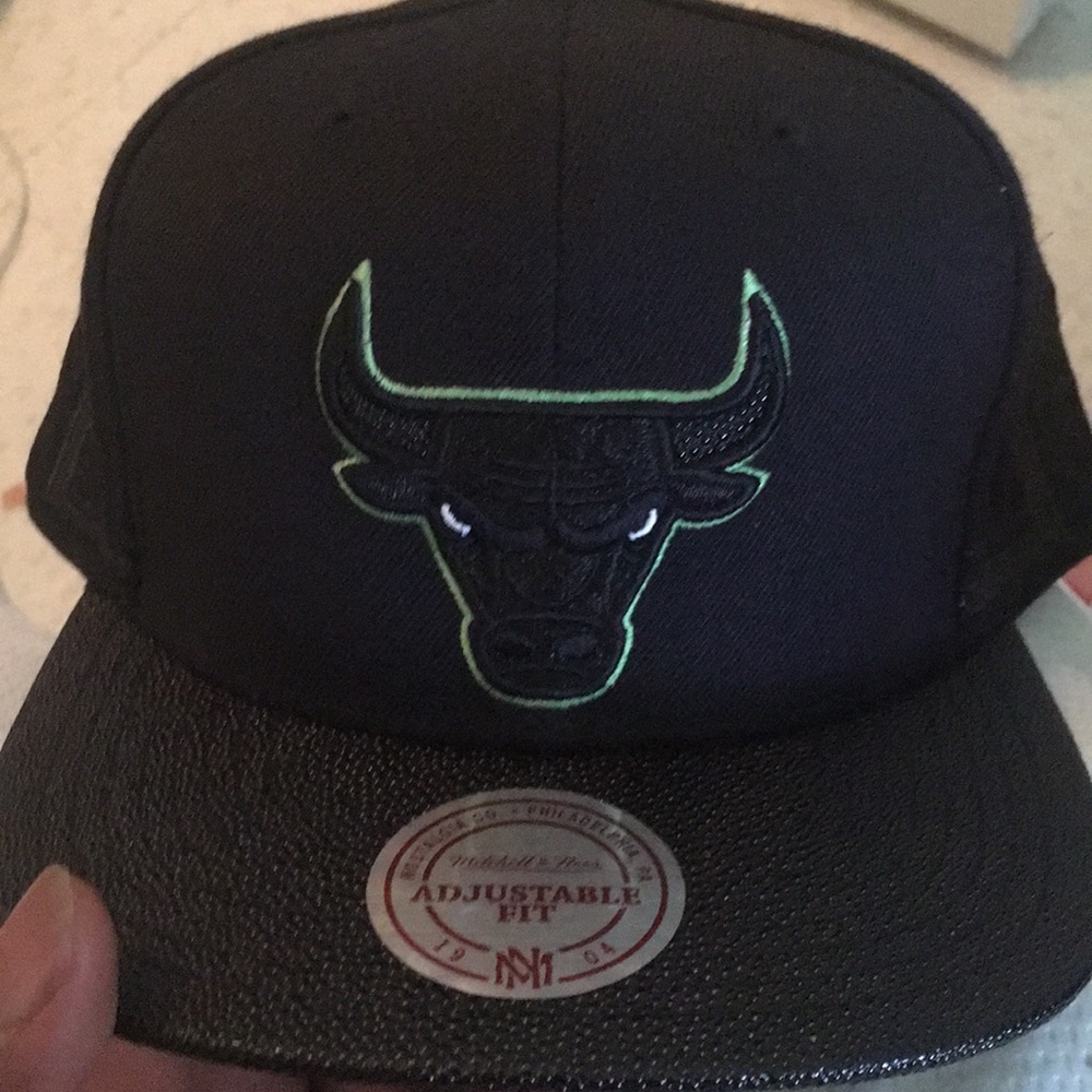 Snap back

New era & Mitchell ness